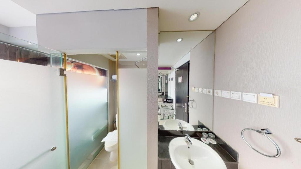 G Suites Hotel By Amithya Surabaya Exterior foto